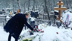 Дима Билан посетил могилу Александра Градского спустя 9 дней после его смерти