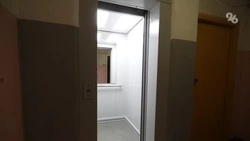 Россиянам рассказали, куда жаловаться на отсутствие уборки в подъезде