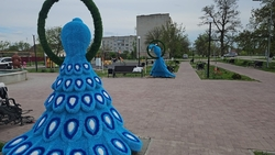 Благоустройство сквера с павлинами завершили в Советском округе