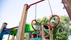 10-летний мальчик скончался после падения с качелей на детской площадке Нальчика
