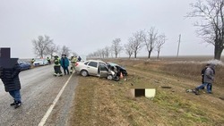 Пассажир отечественной легковушки погиб при лобовом столкновении на Ставрополье 