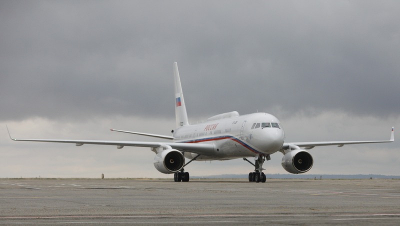 В аэропорту Минвод готовятся принять самолёт с задымлением в багажном отсеке