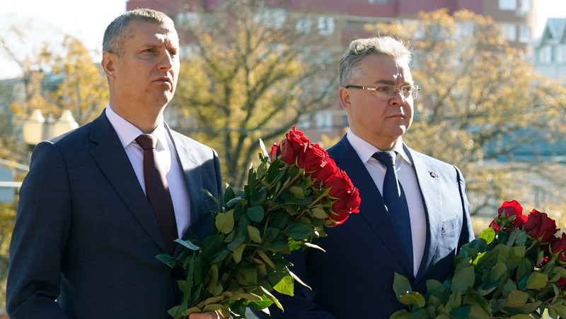 Глава Ставрополья и посол Белоруссии возложили цветы к мемориалу «Вечная слава»