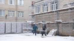Тёплые классы и безопасная электропроводка: школу в ставропольском селе приводят в порядок по президентской программе