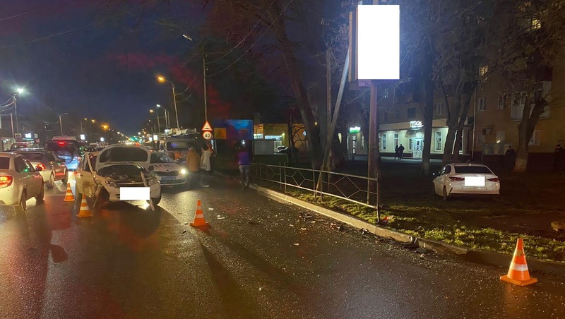Две легковушки столкнулись в Георгиевске из-за нарушения ПДД