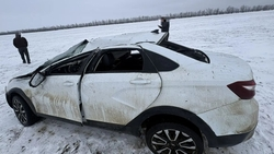 Трое детей и трое взрослых опрокинулись в авто на снежной трассе на Ставрополье