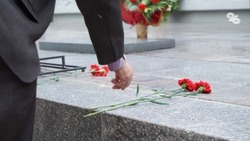 Губернатор почтил память жертв теракта в Беслане 