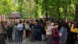 Десятки людей отведали солдатской каши в День Победы в парке Ставрополя