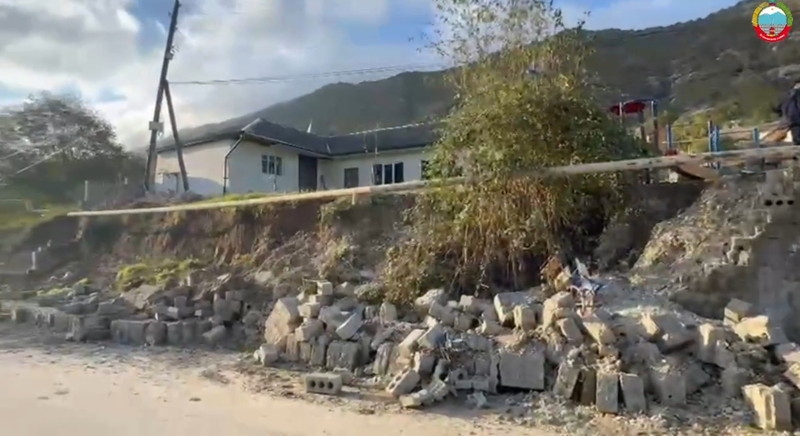 Стена школы обрушилась в Дагестане после ливней