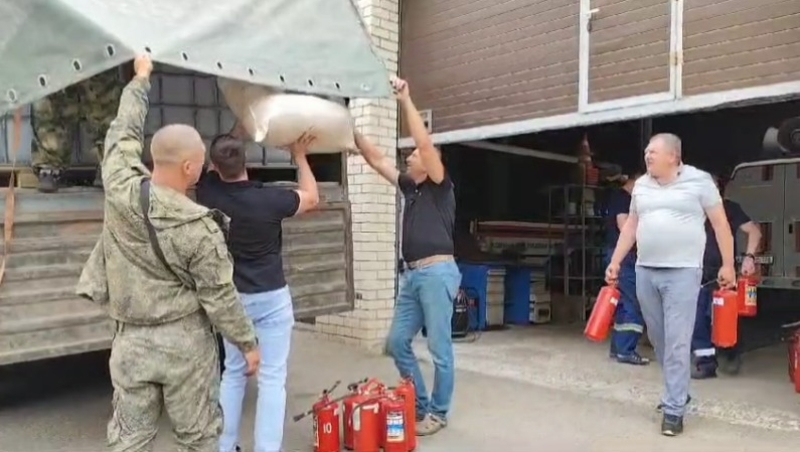 Ставропольцы отправили участникам СВО средства для тушения пожаров и спецодежду 