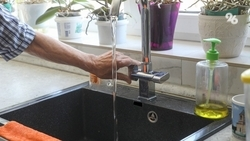 Стала известна причина повреждения водопровода в Марьиных Колодцах