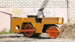 На одной из улиц Ставрополя расширяют проезжую часть