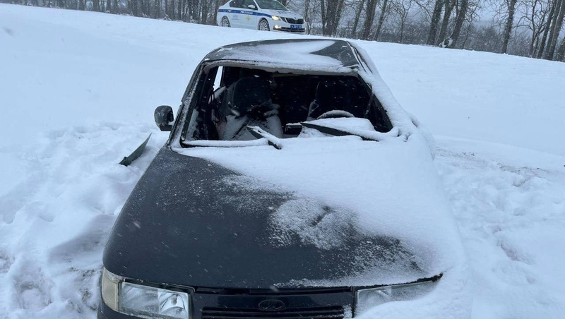 Водитель авто на летней резине травмировался в ДТП в Курском округе