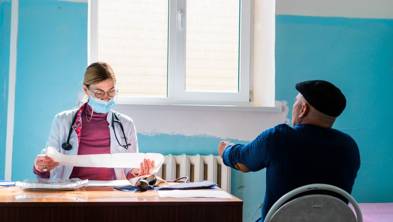 Медпомощь с доставкой на дом: как ставропольские врачи выезжают в отдалённые территории региона 