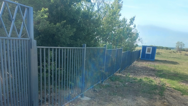 Ограждение на кладбище установили в хуторе Изобильненского округа