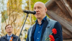 Участники фестиваля «Солдатский конверт» спели вместе с Денисом Майдановым в Кисловодске