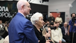 Глава Ставрополья вручил награду за трудовые достижения диктору Каравинской