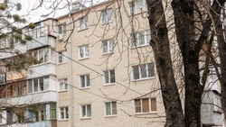 Мужчина погиб после падения из окна многоэтажки в Ставрополе