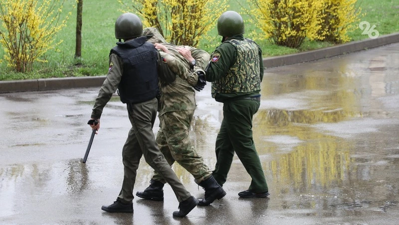 Ставропольские охранники регулярно оттачивают навыки владения оружием 