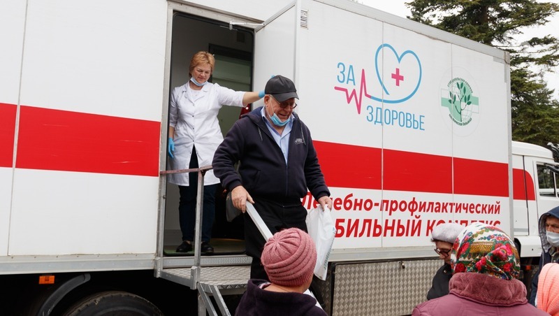 Доступная медицина в сёлах: выездная бригада медиков посетила Петровский округ