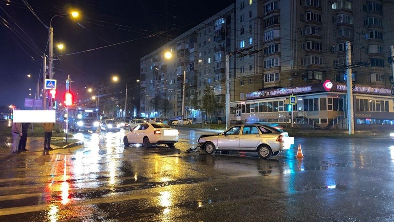 Трёх пассажиров иномарки доставили в больницу с травмами головы после ДТП в Ставрополе 