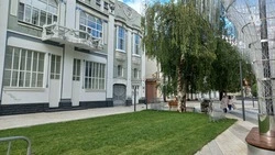 На месте снесённого здания на Октябрьской Революции в Ставрополе постелили газон