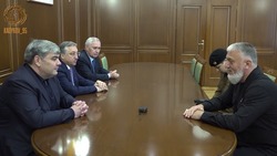Глава КБР Коков вслед за коллегами из других регионов вручил сыну Кадырова награду