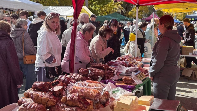 65 тыс. человек посетили Покровскую ярмарку в Невинномысске и съели 300 кг торта