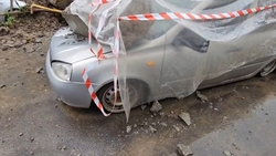 Стена в кисловодской промзоне грозит дальнейшим разрушением