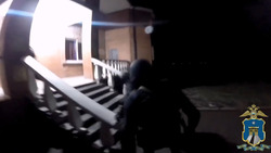 Появилось видео штурма дома в Пятигорске, где жила подозреваемая в распространении порно
