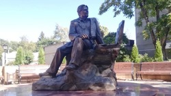 Памятник художнику Павлу Гречишкину открыли в Ставрополе 