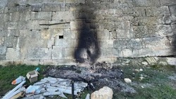В Дагестане вандалы испортили стену древней крепости