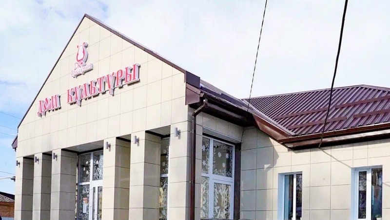 Владимир Владимиров побывал в отремонтированном Доме культуры в Новоалександровском округе
