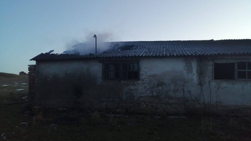 Пожар площадью 30 кв. м потушили спасатели Ставрополья 
