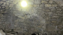 Элементы древнего караван-сарая обнаружили в Дербенте