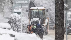 Более 80 единиц снегоуборочной техники работают в Ставрополе 