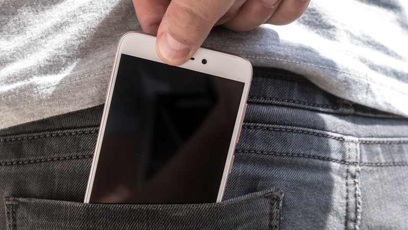 В Пятигорске поймали мужчину, пытавшегося украсть из магазина 14 телефонов