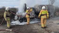 Бензовоз загорелся после столкновения с «Газелью» в Кабардино-Балкарии 
