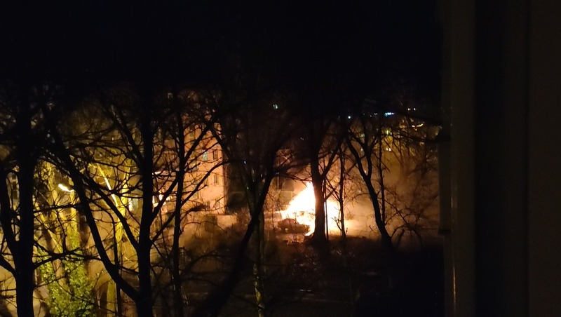 Машина скорой помощи дотла сгорела в центре Ставрополя