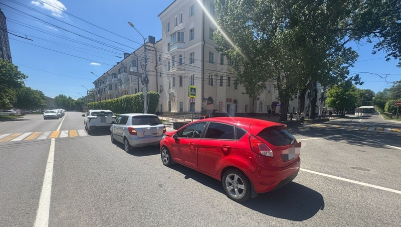 Ставропольчанку госпитализировали после тройного ДТП на проспекте Карла Маркса
