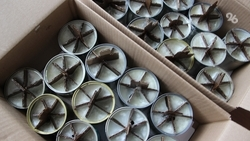 Ставропольцы сплели масксети и сделали окопные свечи для бойцов СВО в мастерских