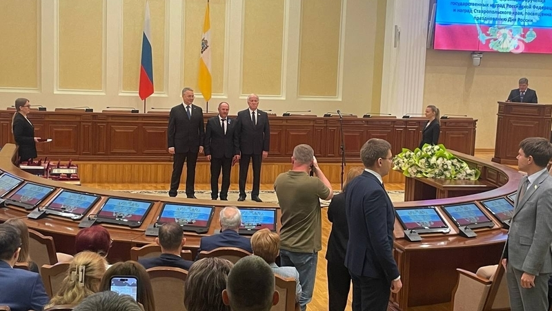 Глава Ставрополья наградил бойцов СВО, врачей и аграриев в преддверии Дня России
