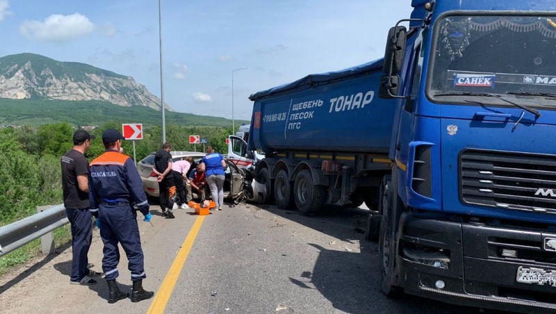 Пассажир иномарки пострадал в тройном ДТП на трассе «Кавказ» в Минераловодском округе