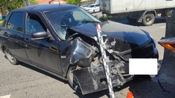 Женщина за рулём легковушки сломала рёбра в тройном ДТП в Ставрополе