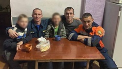 Пожарные и спасатели отогрели двух замерзавших на улице детей в Невинномысске