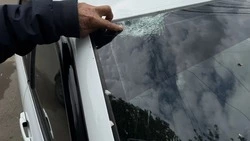 На ставропольчанку, разбившую камнем лобовое стекло такси, завели дело