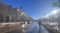 Водитель кроссовера проехал на красный и сбил пешехода в Ставрополе