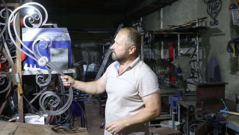 Предприниматель из Изобильненского округа развивает бизнес по металлообработке благодаря соцконтракту