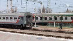 Более 10 поездов, следующих через Ставрополье, задержались в Ростовской области