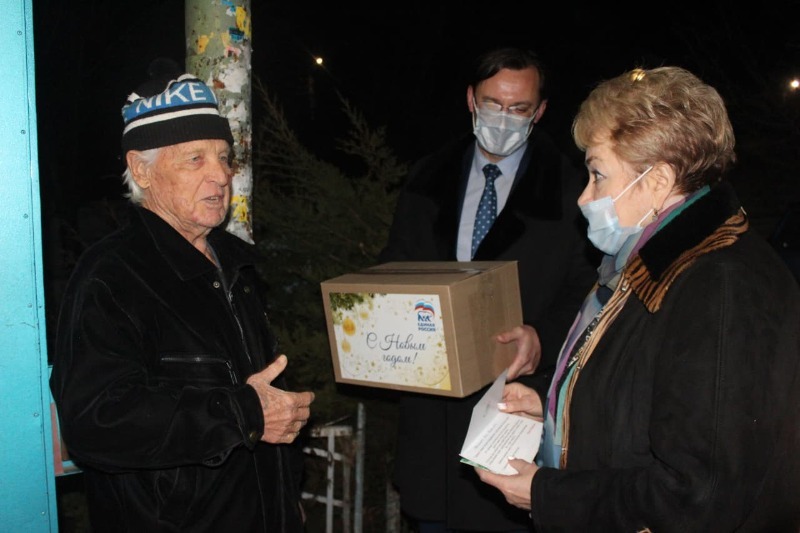 Ставропольским ветеранам ВОВ передали подарки от губернатора и депутата Госдумы